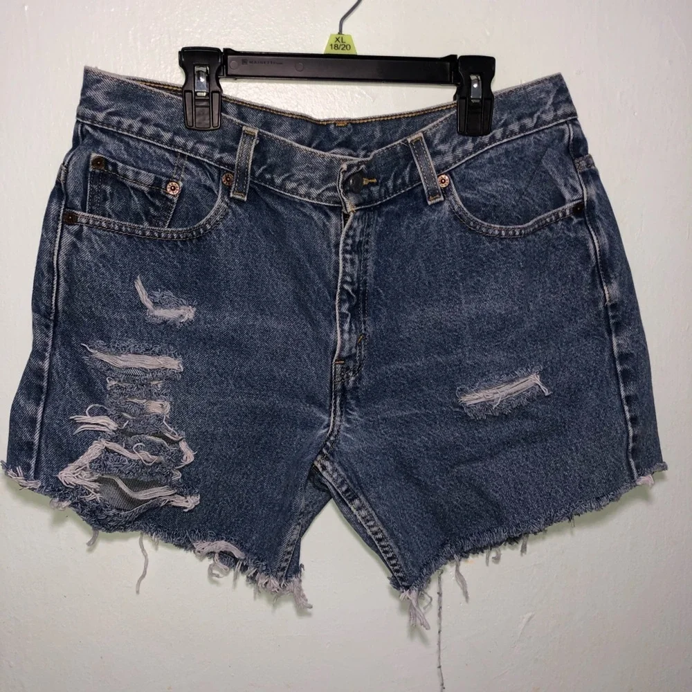 Womens Levi’s  Ripped Shorts Size 13s - Picture 4 of 10